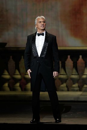 Описание: D:\6 стендов\ФОТО стенд 6\Hvorostovsky.jpeg