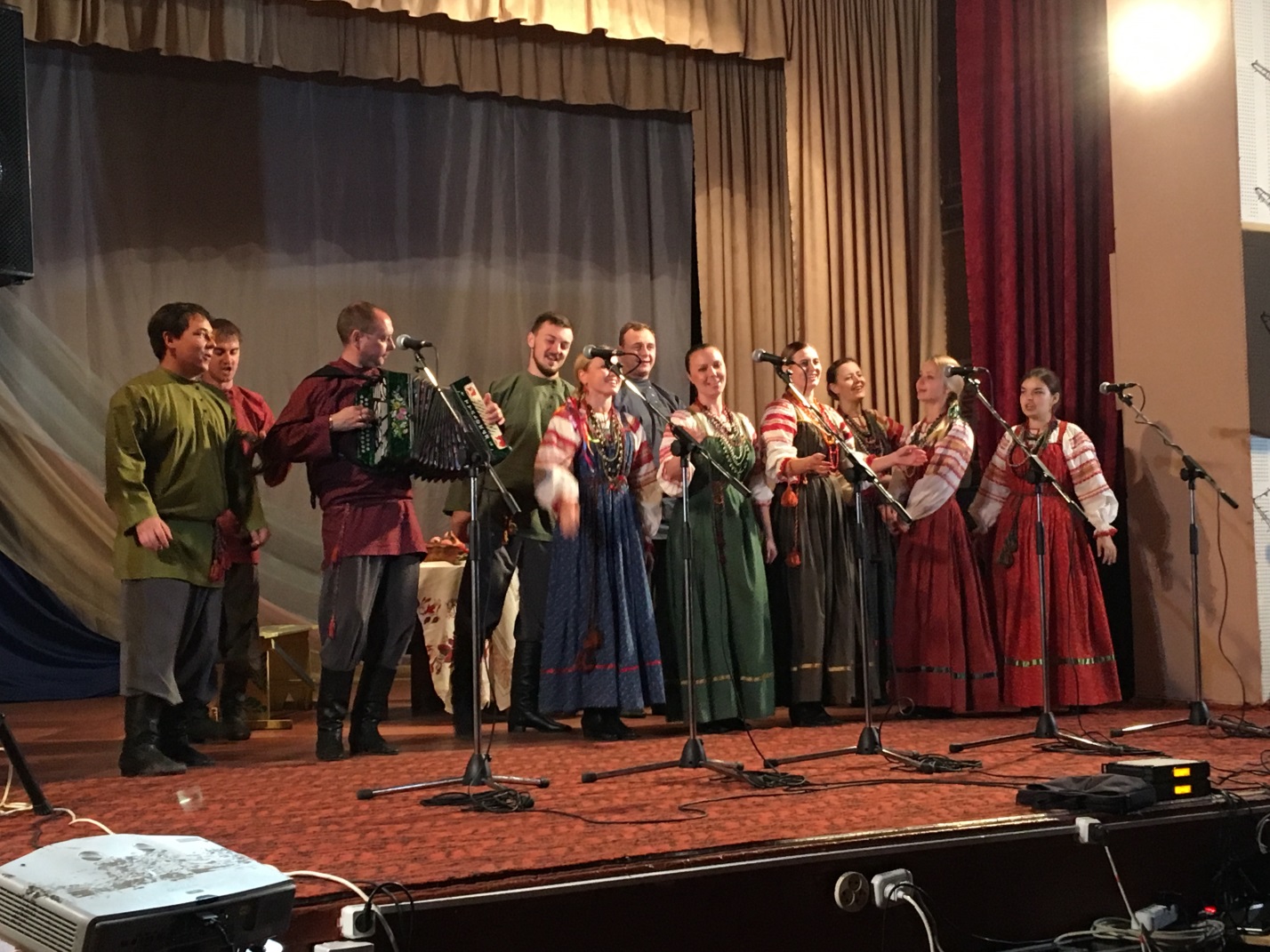 Описание: \\stora\Семейная библиотека\Филармония документы\Фото с концертов\фото 14.09.2017\IMG_3997.JPG